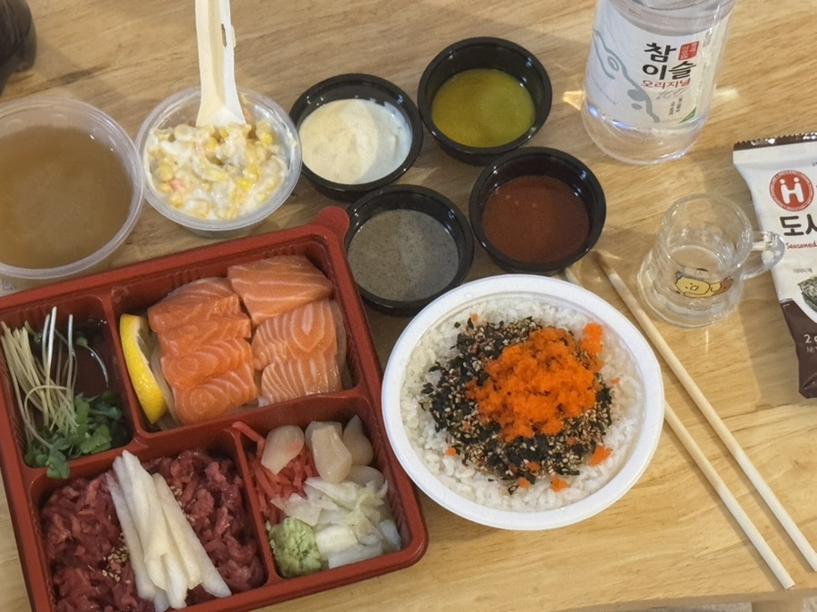준빠기육회연어 이미지