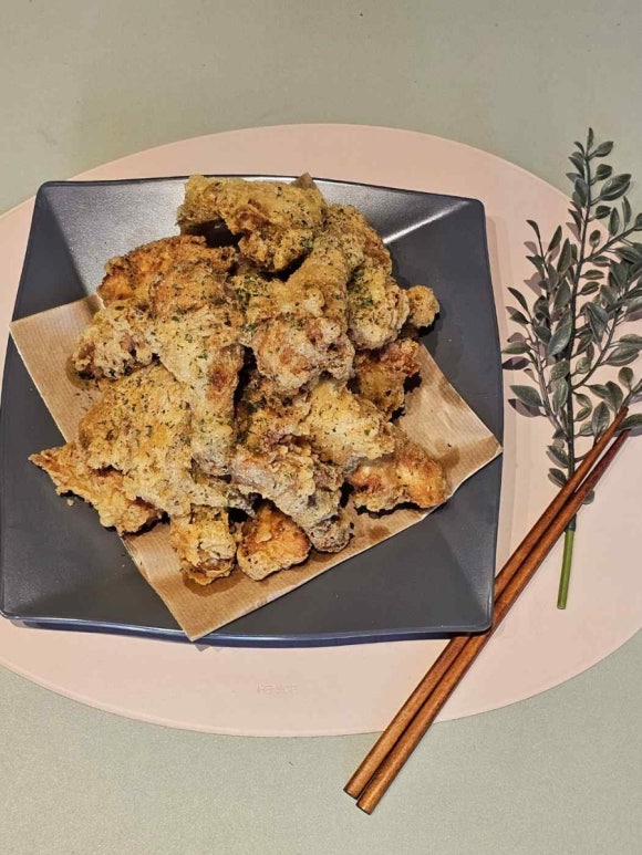 찐이야숯불두마리치킨 이미지