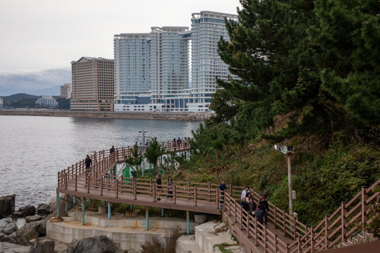 Oeongchi Beach Trail