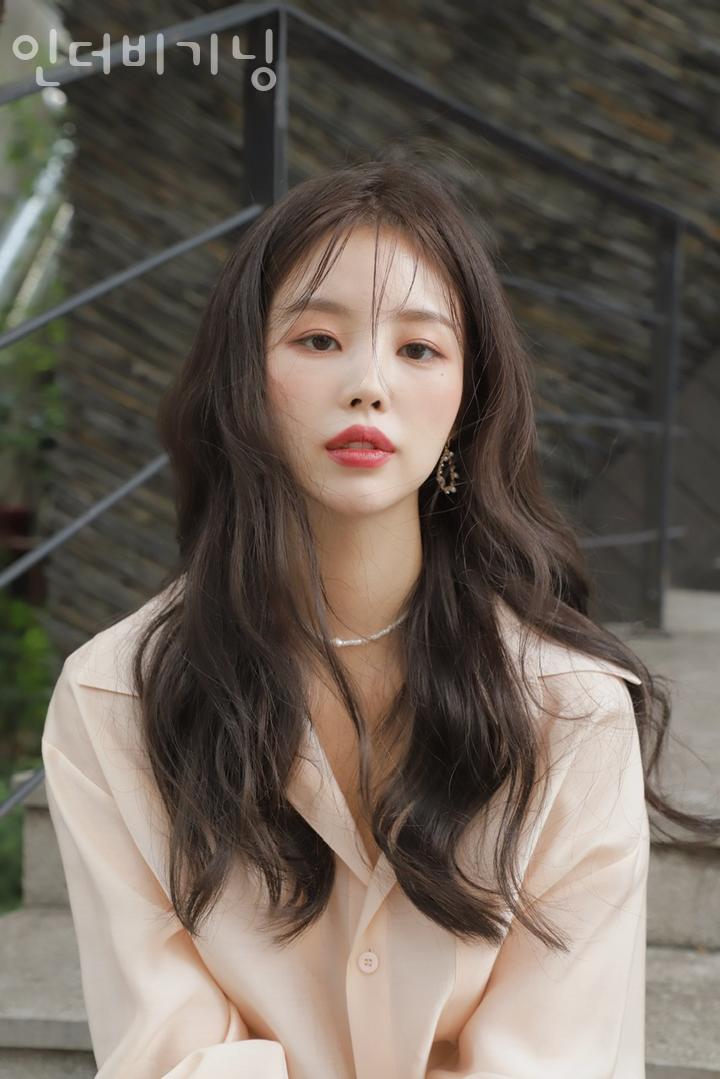 인더비기닝 이미지