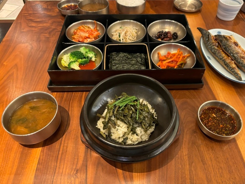 큰 기와집 한상 이미지