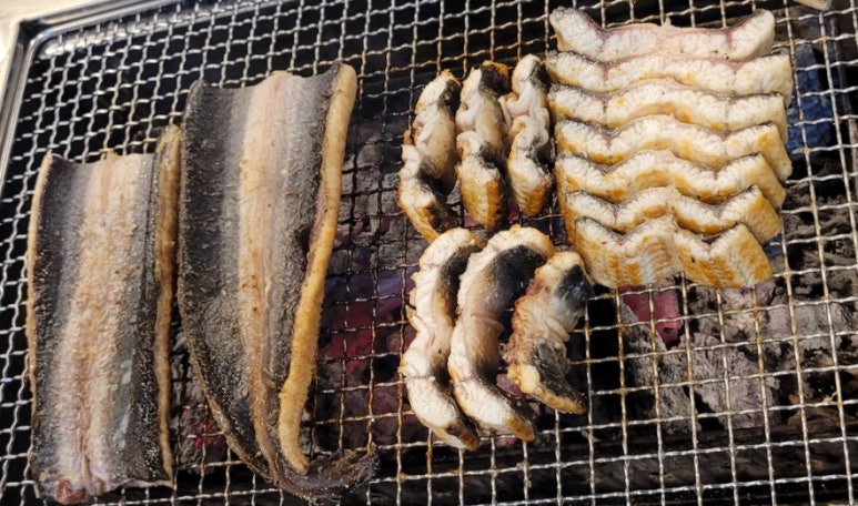 풍천장어와부산꼼장어 이미지