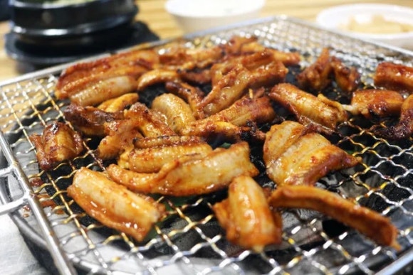 꼼지락꼼장어 이미지