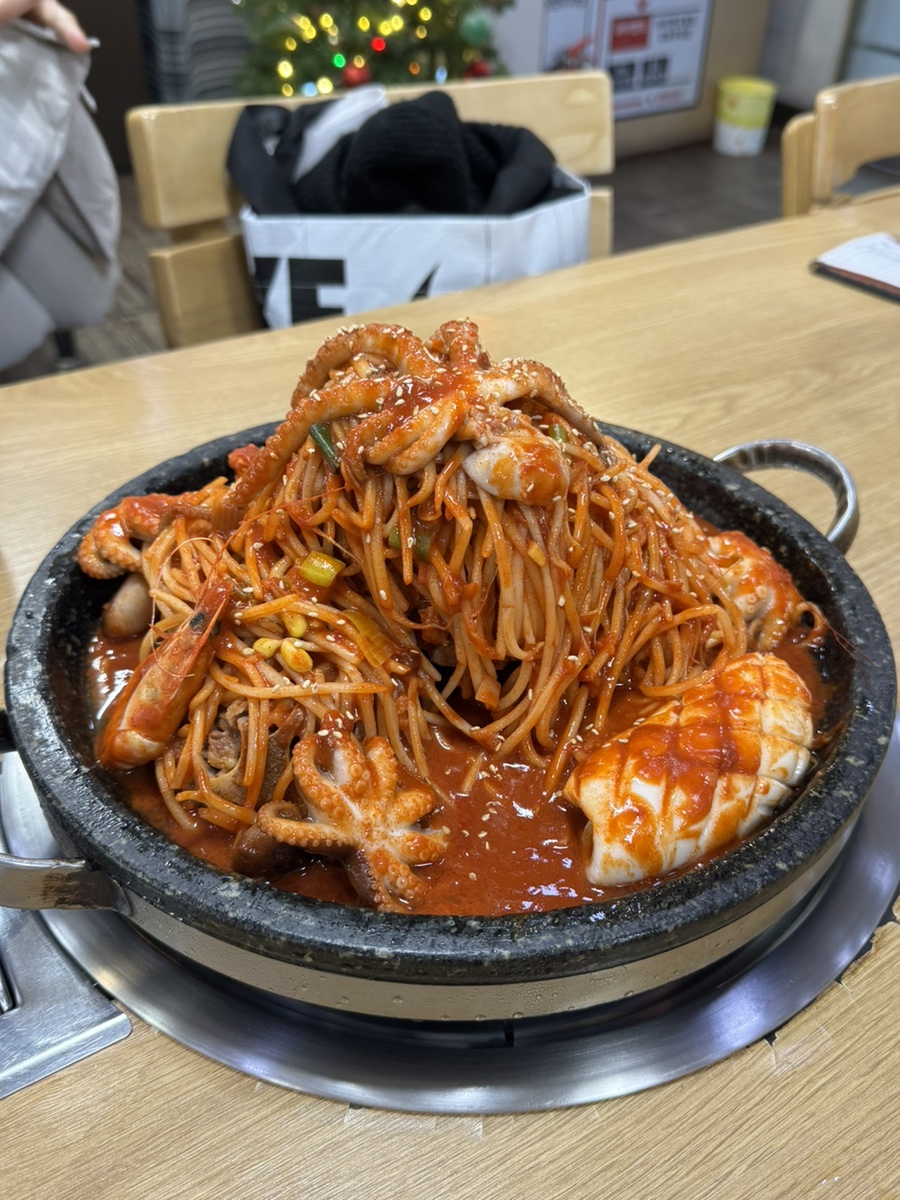 돌솟해물뼈찜 이미지