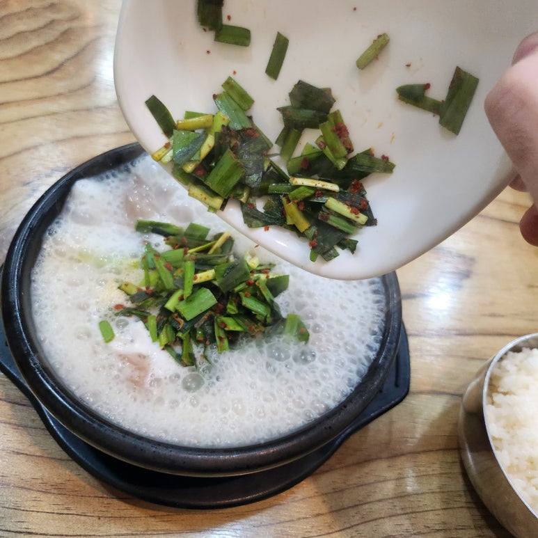 동네수육국밥 이미지