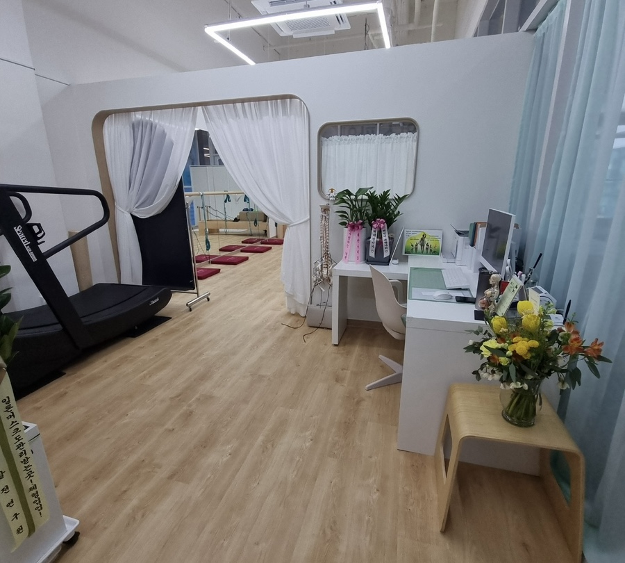 바른 척추 운동 센터 이미지