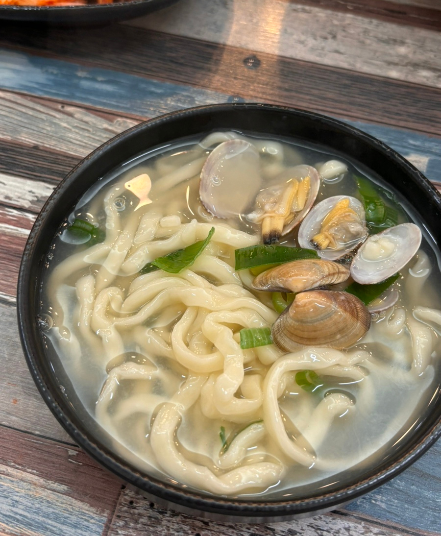 엄마손 팥칼국수 바지락칼국수 이미지
