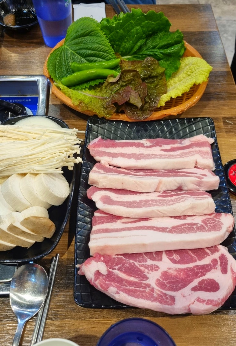 동산 솥뚜껑삼겹살 이미지