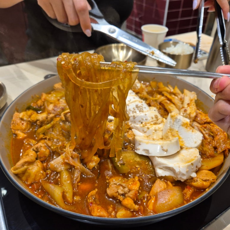 시월찜닭 이미지
