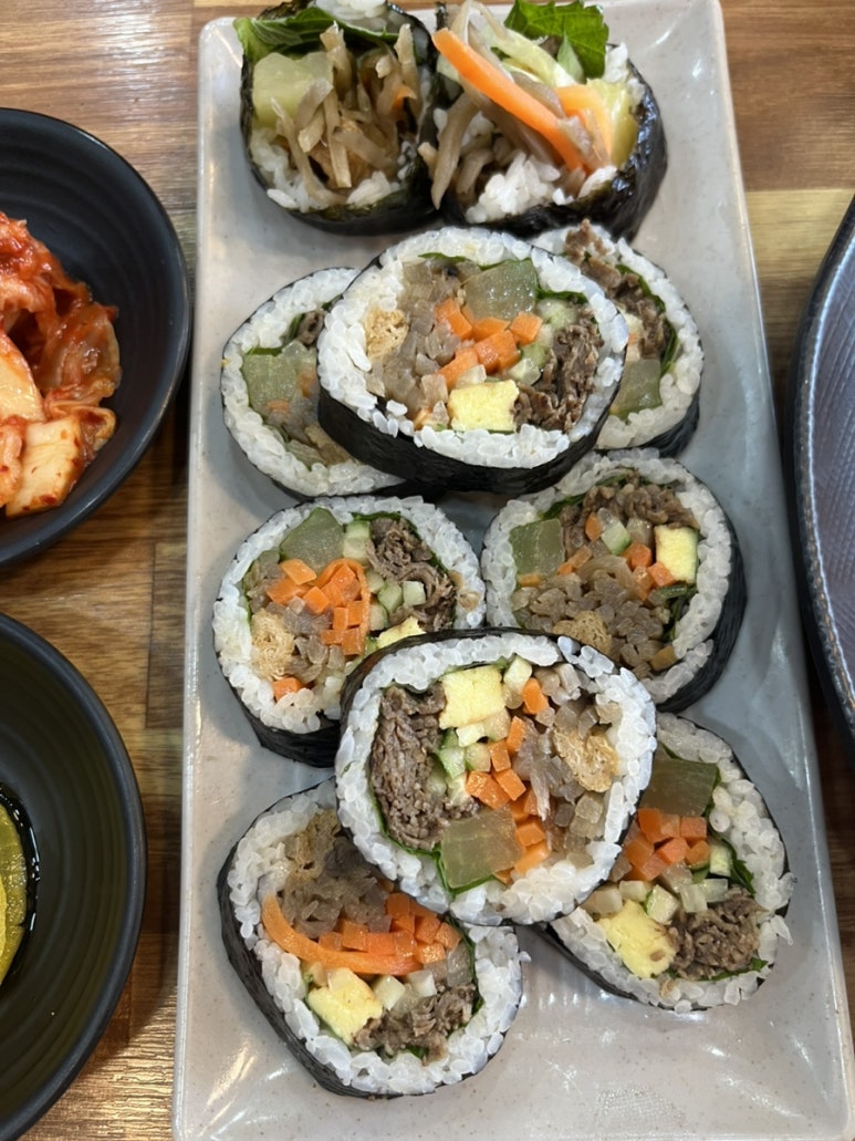 자연말이김밥 이미지