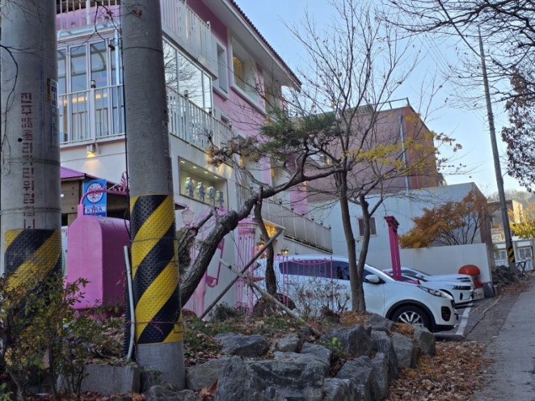 숲속의문 이미지