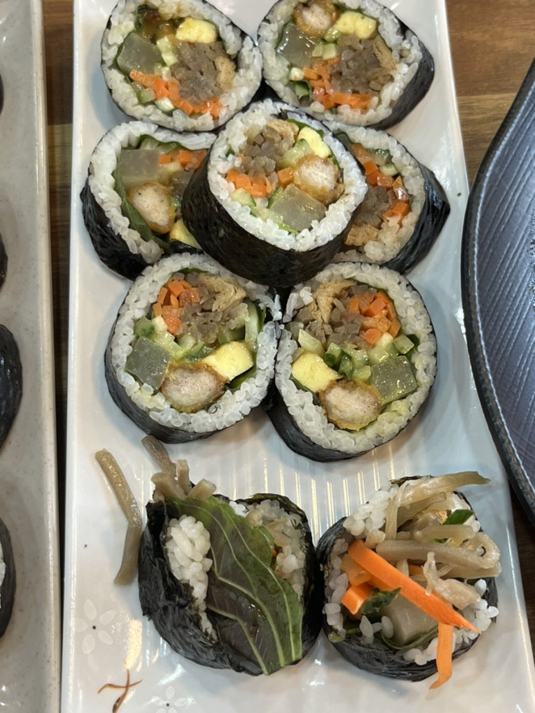 자연말이김밥 이미지