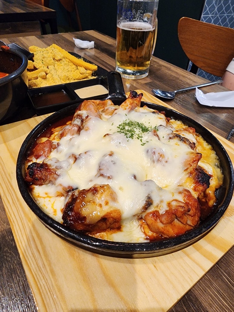 가마솥 구운통닭 이미지