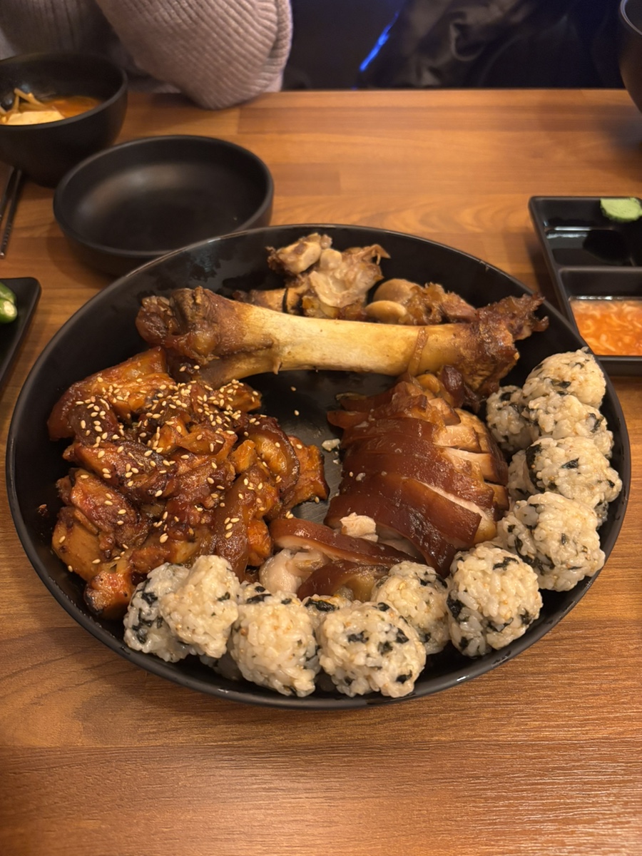 김진오김실장왕족발대명점 이미지