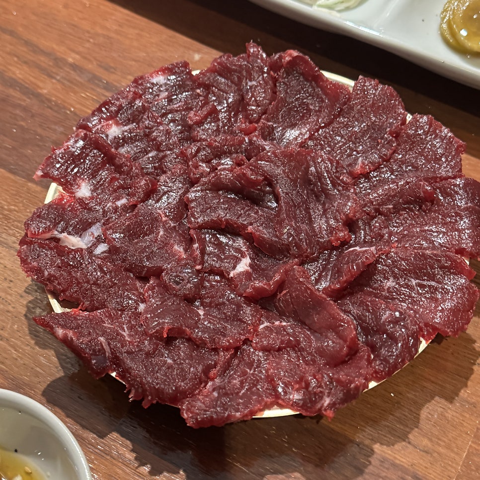 홍단육회뭉티기 이미지