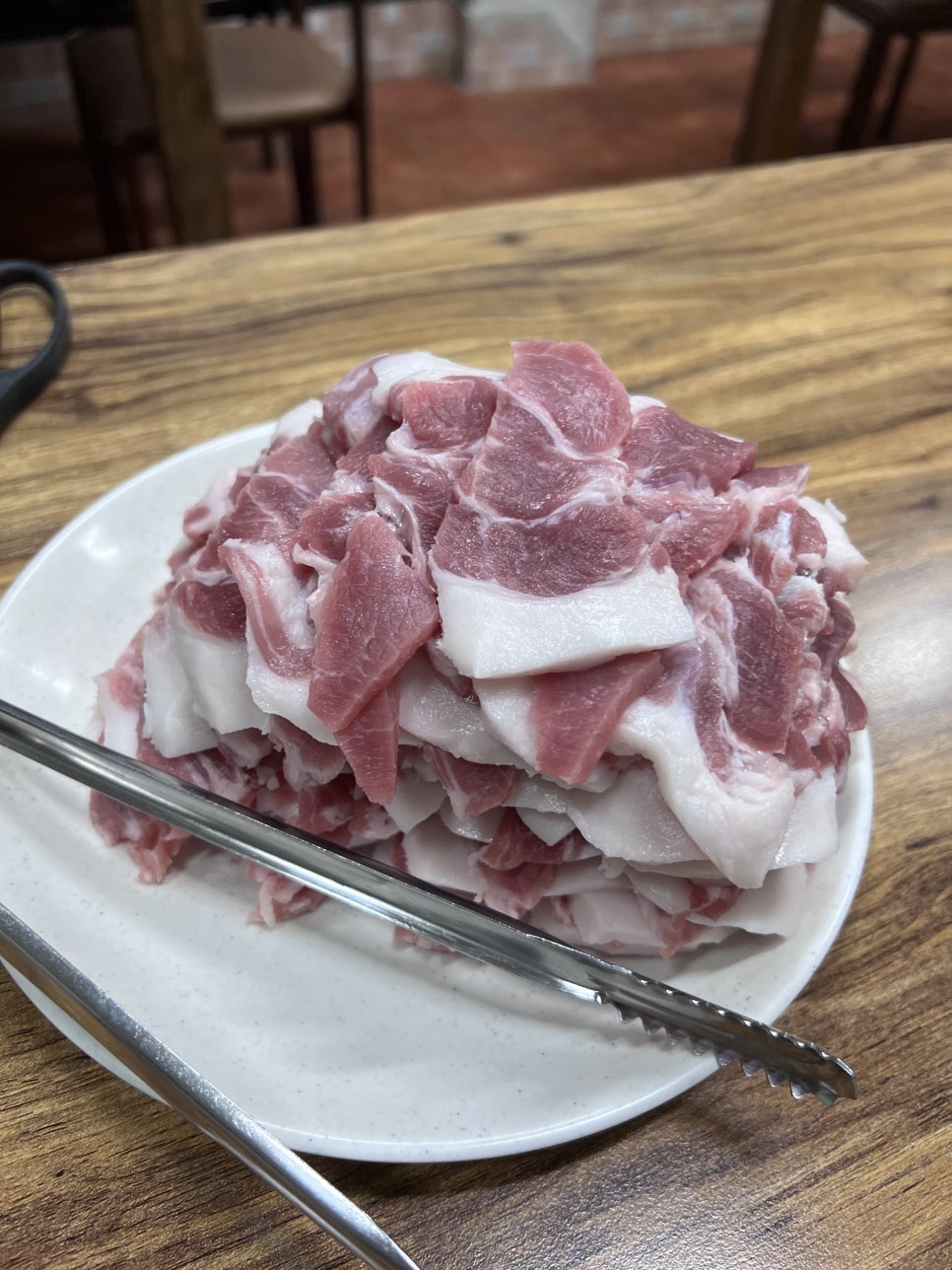 황금 돼지 포차 이미지