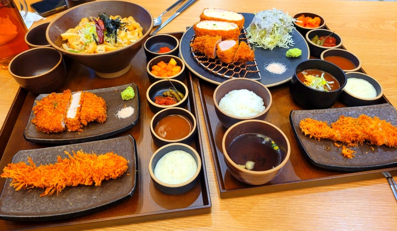 돈까스튀기는형 이미지