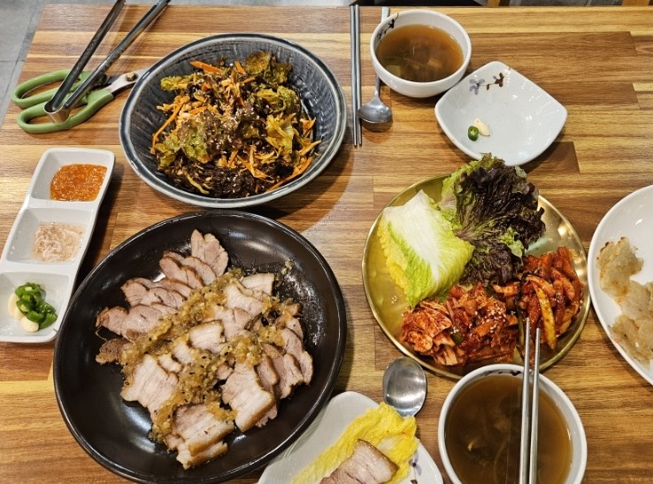 양산마늘보쌈,칼국수 이미지