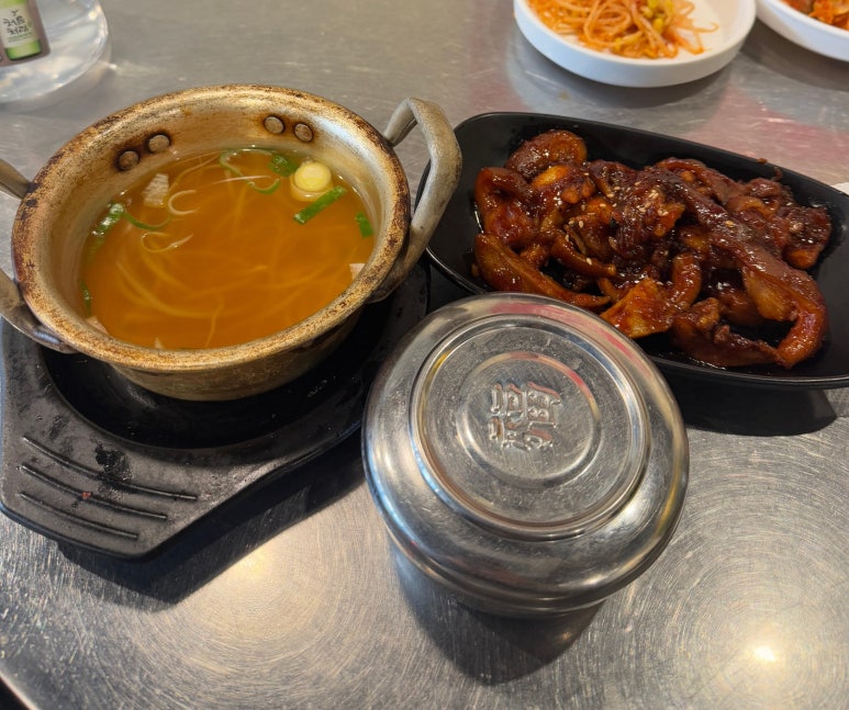 약수깡족발 순대국 이미지