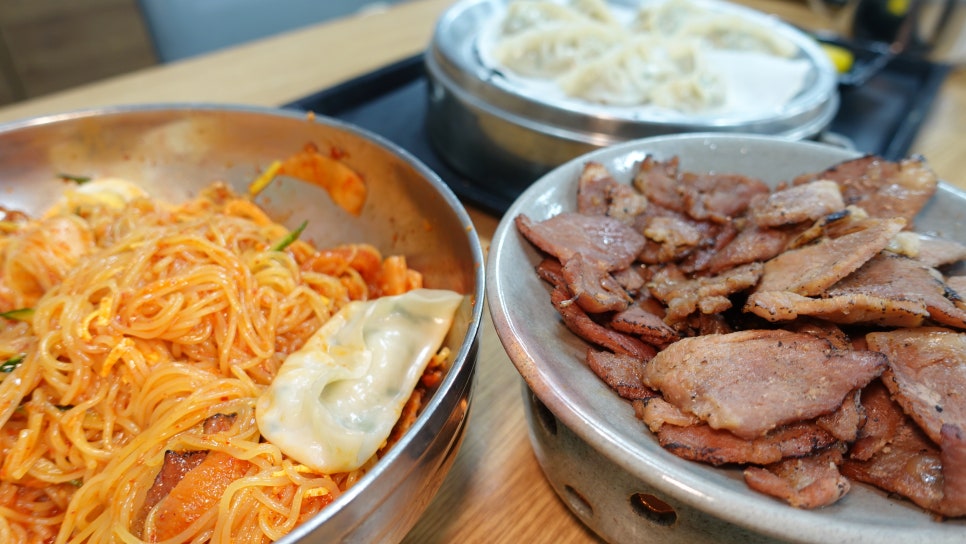 본밀면 이미지