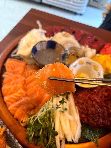 연어바다육회드소 이미지