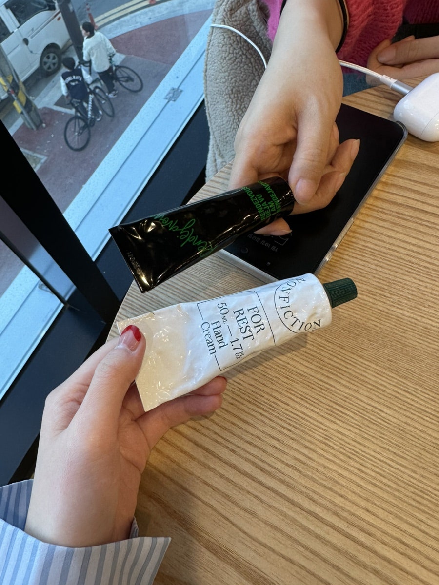 어나더 핸드 이미지