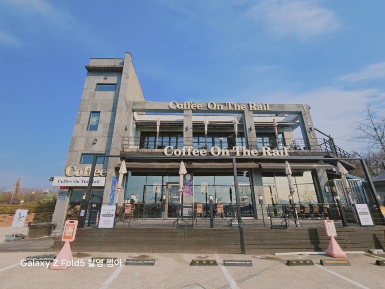 커피온더레일 이미지