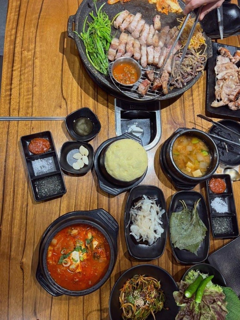 지리산 산청 흑돼지 이미지