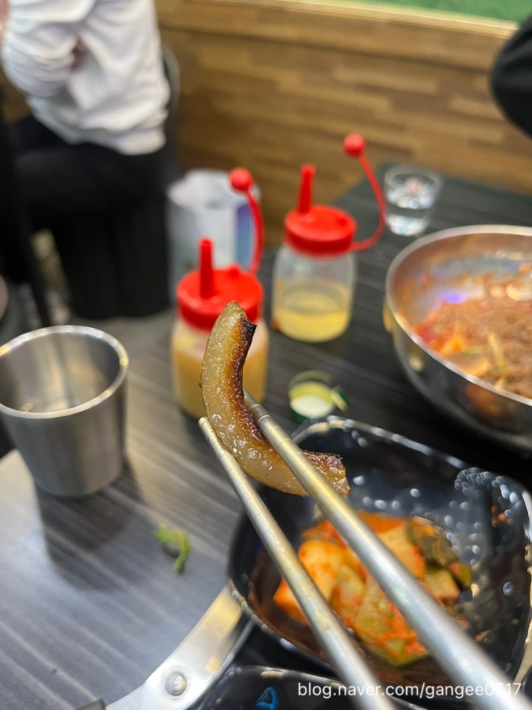 꽃돼지숯가마 이미지