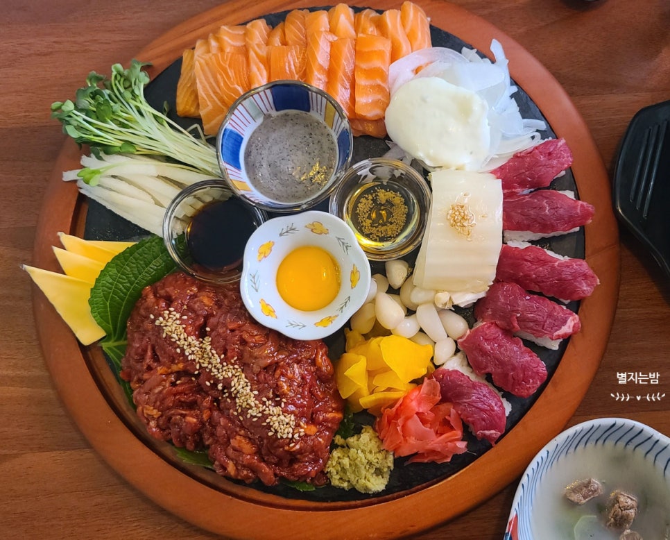 연어바다육회드소 이미지