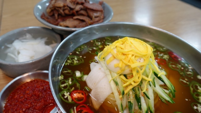 본밀면 이미지