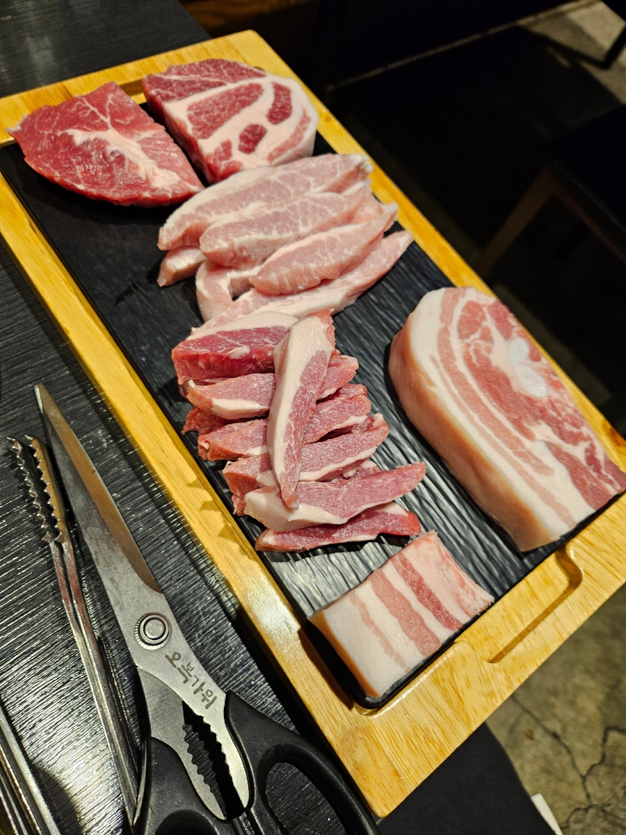 돈가참숯화로구이 이미지