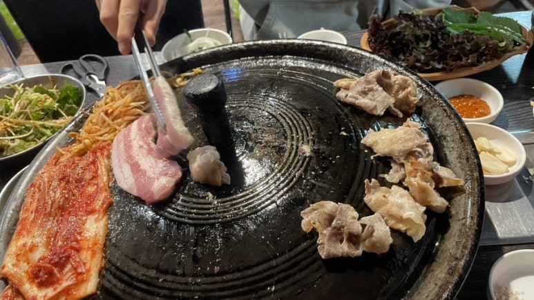 옛날솥뚜껑삼겹 이미지