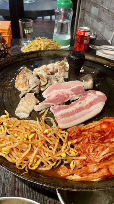옛날솥뚜껑삼겹 이미지