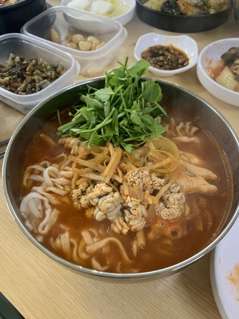 감칠맛회국수 이미지