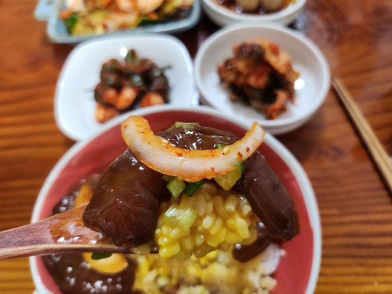 꼬꼬계란덮밥 이미지