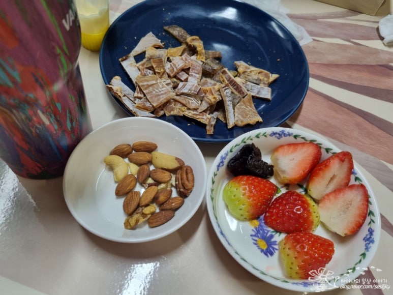 떡볶이 퍼주는 판다 이미지
