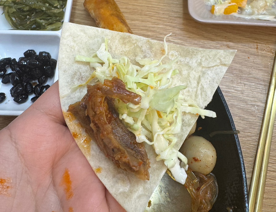 홍칼라소갈비찜 이미지