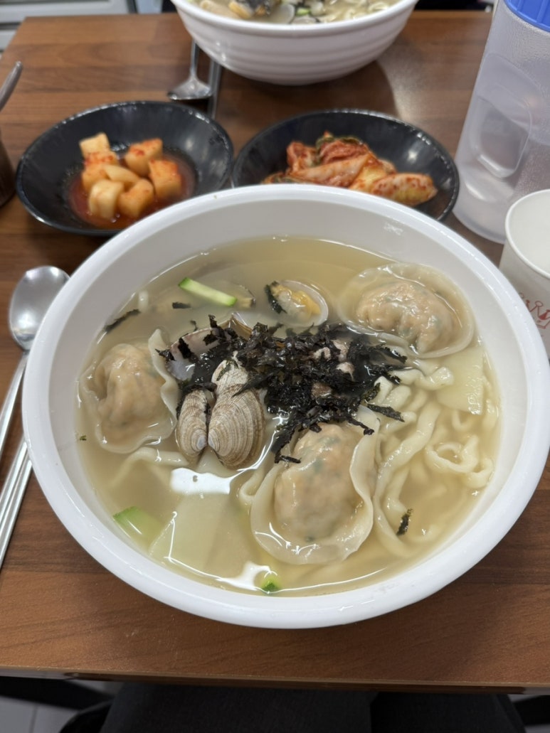 꽃뫼국수 이미지