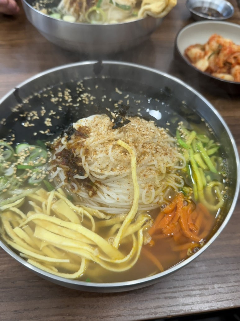 꽃뫼국수 이미지