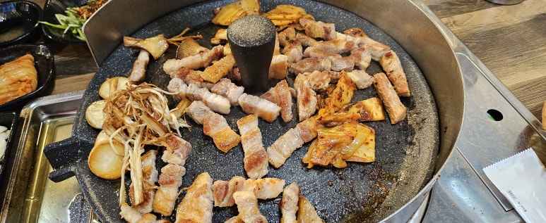 동산 솥뚜껑삼겹살 이미지