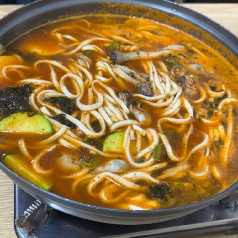 암돌 속풀이 칼국수 이미지
