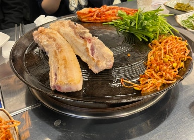 할매솥뚜껑삼겹살 부천점 이미지