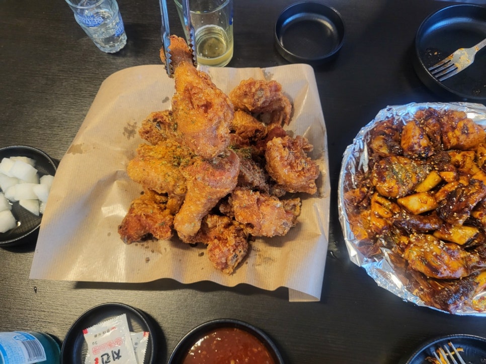 찐불이찐숯불두마리치킨 이미지