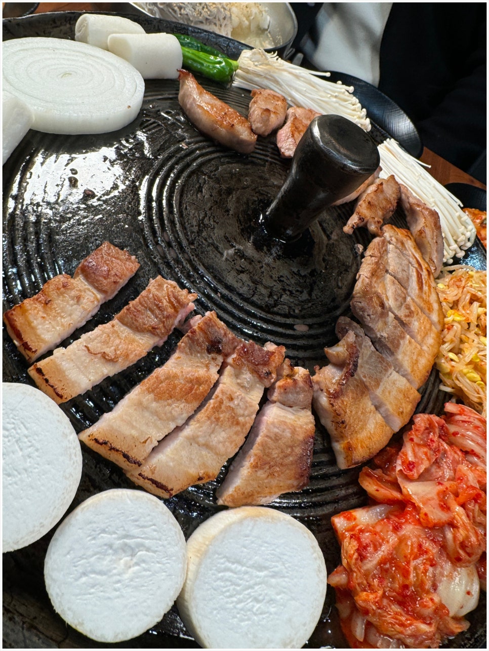 배불뚝이네솥단지삼겹살 이미지