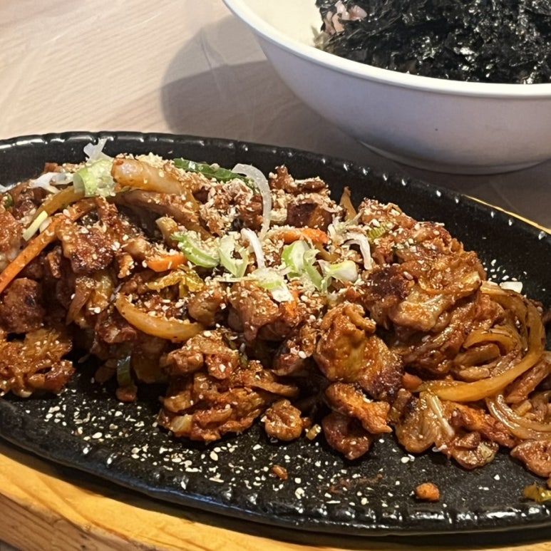 뚱닭발 이미지
