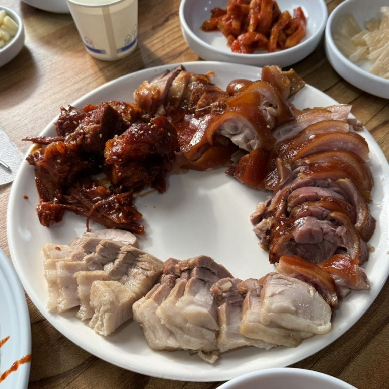 우현족발 이미지