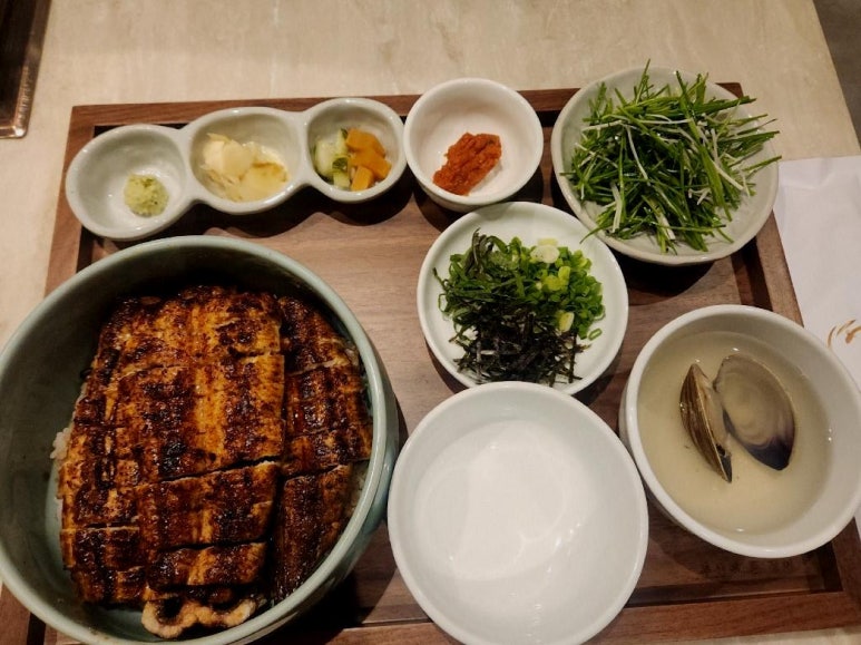 부산에 뜬 장어 이미지