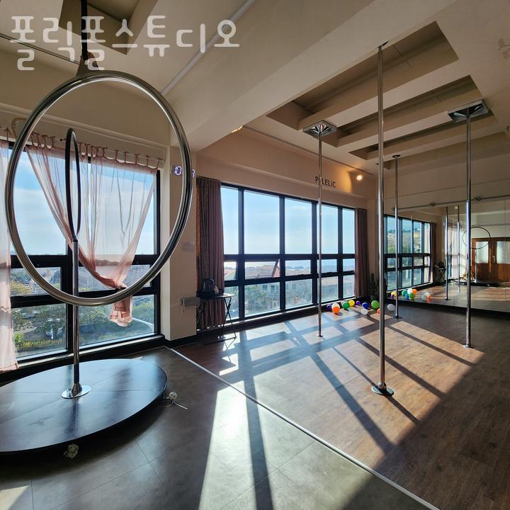 스튜디오폴릭 이미지