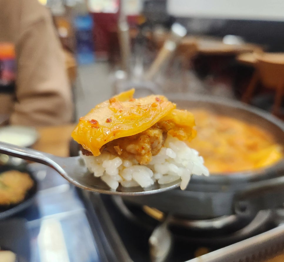 북항숯불뒷고기묵은지찜 이미지